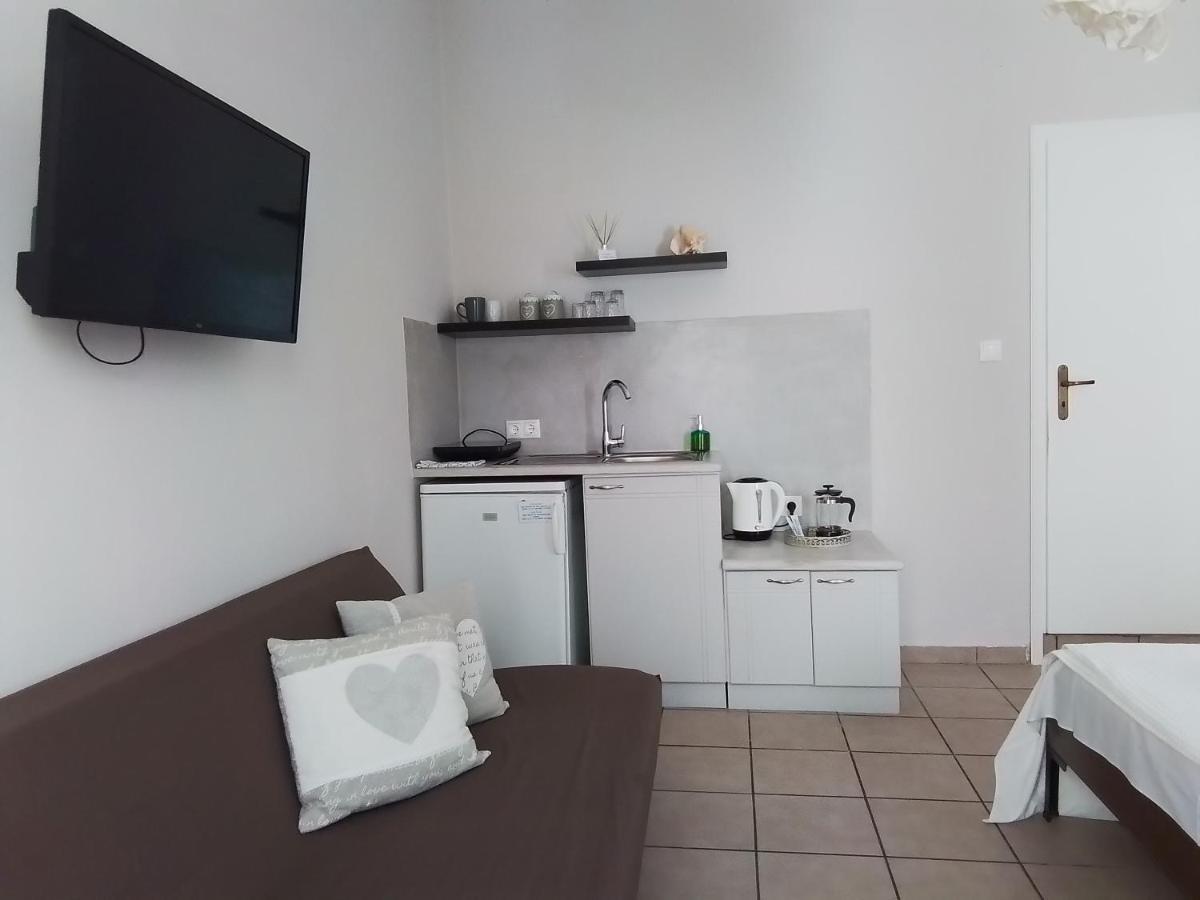 Morpheus Rooms Kini Exterior photo