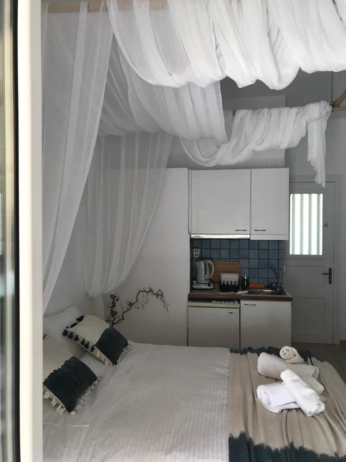 Morpheus Rooms Kini Exterior photo